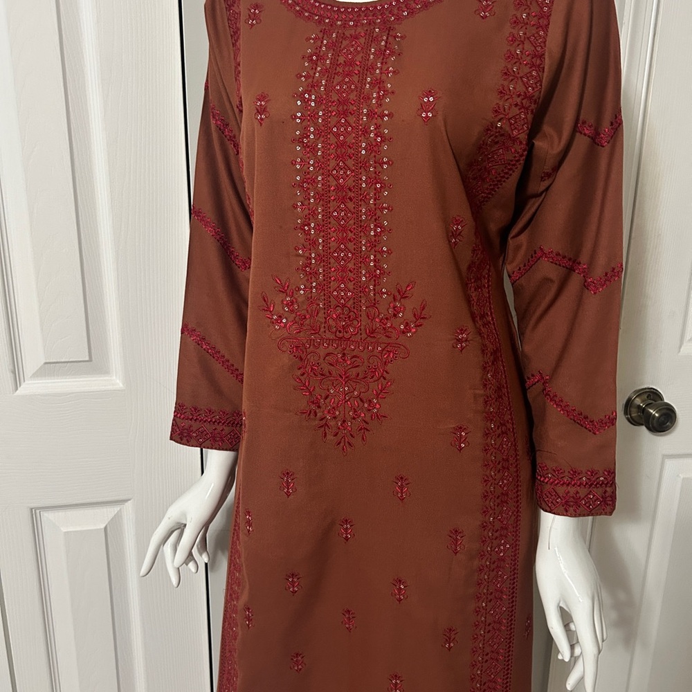 Chic Embroidered Long Sleeve Dress - Picture 3 of 4